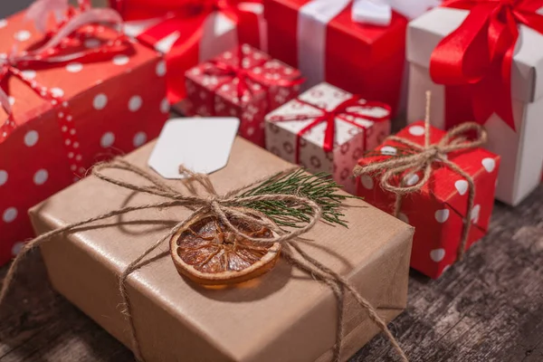 Confezione Regalo Carta Regalo Con Nastro Raso Buon Natale Concetto — Foto Stock