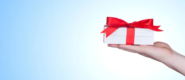 Caja Regalo Papel Regalo Con Cinta Satén Feliz Navidad Concepto —  Fotos de Stock