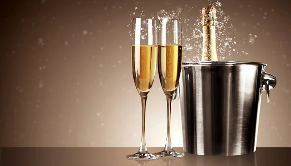 Skleničky Šampaňského Šplouchnutím Koncepce Oslav — Stock fotografie