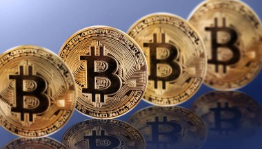Kripto para birimi konsepti. Bitcoin döviz kurlarındaki eğilimler. Bitcoin 'in yükselişi ve düşüşü.