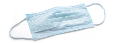 Ağız ve burnu kapamak için tipik cerrahi maske. Koronavirüse karşı koruma kavramı.