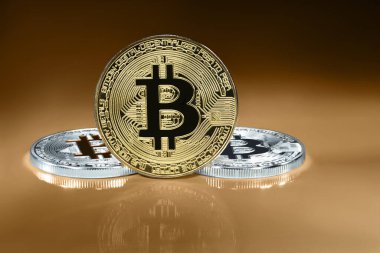 Kripto para birimi konsepti. Bitcoin döviz kurlarındaki eğilimler. Bitcoin 'in yükselişi ve düşüşü.