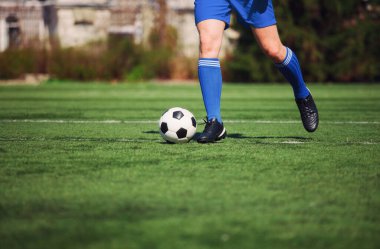 Deri top ile geleneksel futbol oyunu