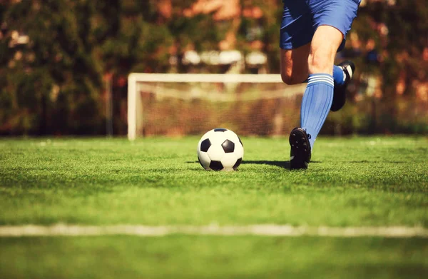 Traditionell Fotbollsmatch Med Läderboll — Stockfoto