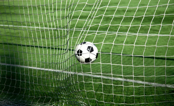 Traditionele Voetbalwedstrijd Met Een Lederen Bal — Stockfoto