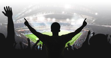 Futbol stadyumu, parlak ışıklar, saha manzarası. Futbol konsepti