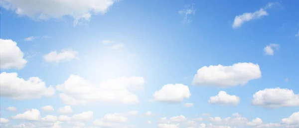 Ciel Panoramique Avec Nuages Par Une Journée Ensoleillée — Photo