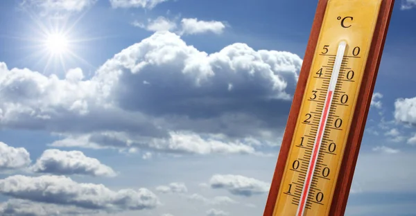 Termometr Rtęciowy Koncepcja Letnich Upałów Lub Globalnego Ocieplenia Klimatu — Zdjęcie stockowe