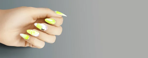 Nagellak Trends Vrouw Met Stijlvolle Manicure — Stockfoto