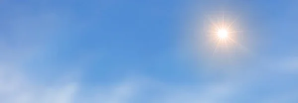 Panorámás Felhőkkel Egy Napsütéses Napon — Stock Fotó