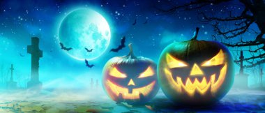 Ürkütücü bir gecede balkabağıyla Cadılar Bayramı.