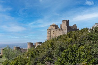 Castillo de Loarre ya da Castillo Abada de Loarre 11. yüzyılda Kral Sancho III, Loarre Huesca İspanya, Mayıs 2014