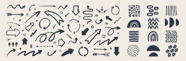 Soyut oklar ve organik şekiller ayarlandı. Çeşitli karalama okları ve grunge desenli sanat öğeleri. El çizimi soyut bilgi vektörü koleksiyonu.