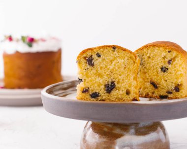 Paskalya pastası, üzümlü Paskalya pastası, Paskalya kadınlarının elleri, mantarlı çörekler.