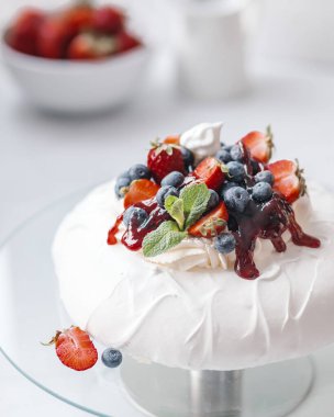 Ev yapımı lezzetli kremalı pasta 