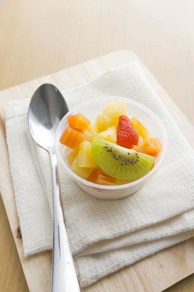 Puding meyve salatası