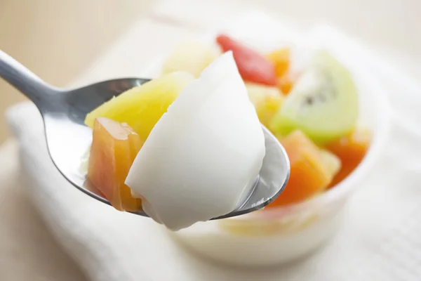 Puding meyve salatası