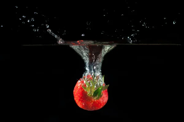 Suya dökülen çilek. 