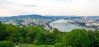 Budapeşte Panoraması ile Tuna Nehri. 
