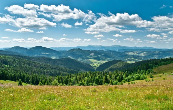 Paisaje de hermosas montañas —  Fotos de Stock