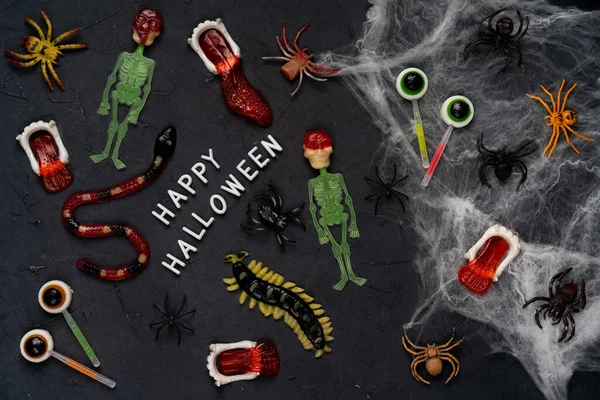 Pókháló Kígyók Cukorkából Készült Rovarok Lekvár Fekete Alapon Halloween Felső — Stock Fotó