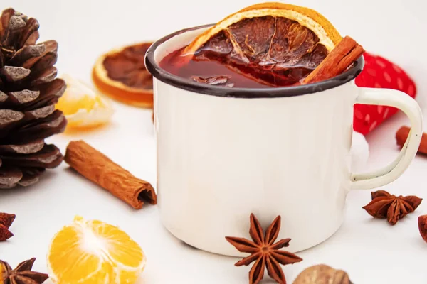 Kerst Glühwein Vrolijk Kerstfeest Een Kopje Glühwein Met Kaneel Anijs — Stockfoto