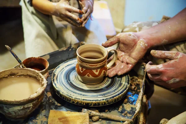 粘土陶器的制作 有选择的重点 — 图库照片
