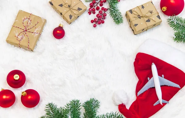 Viajar Por Navidad Avión Con Decoración Navideña Enfoques Selectivos Vacaciones — Foto de Stock