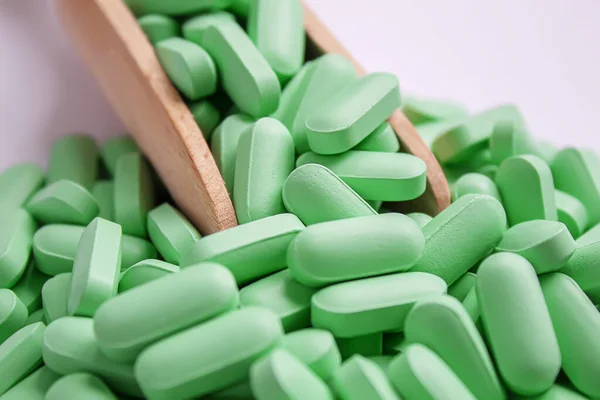 Tabletas Vitaminas Utilizadas Como Suplementos Dietéticos Tabletas Verdes Enfoque Selectivo —  Fotos de Stock