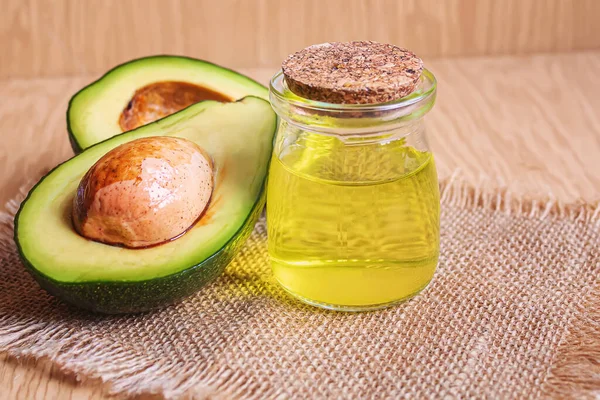 Avocado Und Avocadoöl Auf Holzgrund Selektiver Fokus — Stockfoto