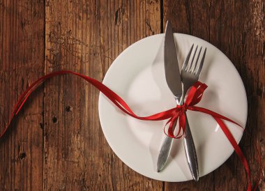 Sevgili için romantik bir akşam yemeği. Seçici odaklanma. Doğa.