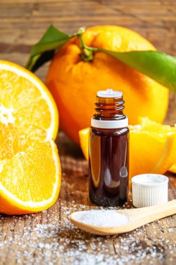 Ahşap bir arka planda sitrik asit. Seçici odaklanma. Doğa.