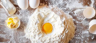 Pişirme hazırlığı. Mutfak konsepti. Üst Manzara. seçici odaklı yiyecek