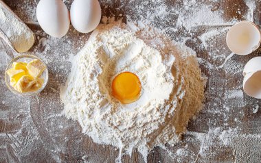 Pişirme hazırlığı. Mutfak konsepti. Üst Manzara. seçici odaklı yiyecek