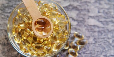 E vitamini kapsülleri. seçici odak tıbbi