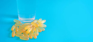 Balık yağı tabletleri. Omega-3 jel kapsülleri. seçici odaklanma. Medica