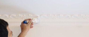 Baget boyama işi. Seçici odaklanma. İç kısımlar