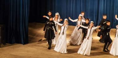 Tiflis, Gürcistan - 20 Haziran 2019, Gürcistan ulusal dansları. Tiflis, Gürcistan - 20 Haziran 2019. Seçici odaklanma.