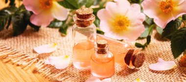 Gül esaslı yağ gül gemisi Seçici odak.