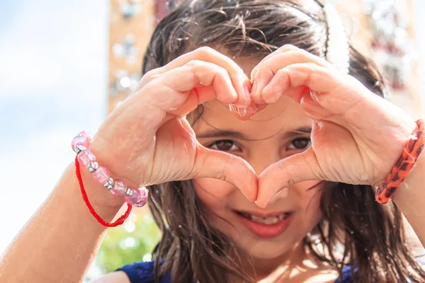 Fröhliches Kind Spielt Brunnen Selektive Fokus People — Stockfoto