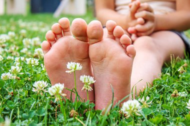 Baby feet on the green grass. Selective focus. nature.