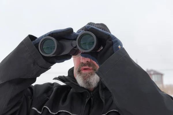 Man with binoculars. January 2, 2015, Ukraine, Dnepropetrovsk. — Stock Photo, Image