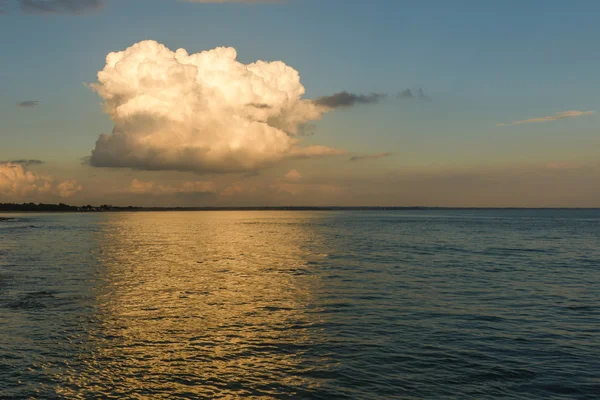 Pôr do sol no Oceano Atlântico. — Fotografia de Stock