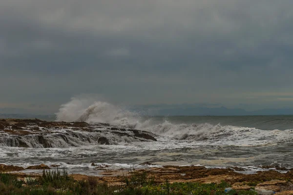 Tempesta sul Mar Mediterraneo. Spagna . — Foto Stock