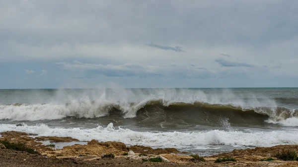 Tempestade no Mar Mediterrâneo. Espanha . — Fotografia de Stock