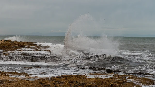 Tempestade no Mar Mediterrâneo. Espanha . — Fotografia de Stock