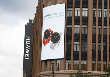 Huawei Flagship Store ve Huawei Watch Reklamları Şangay 'da 