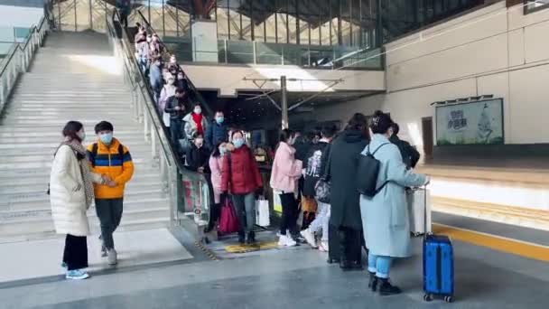 Suzhou Cina Gennaio 2021 Passeggeri Stanno Usando Scala Mobile Raggiungere — Video Stock