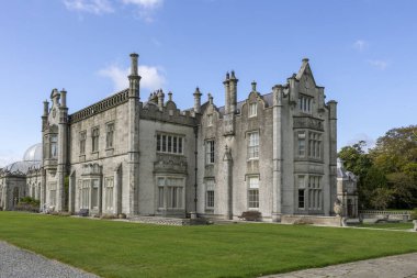 Killruddery, İrlanda 'nın büyük tarihi evidir. İrlanda 'da turizm.