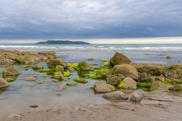 爱尔兰的海滩和岩石 — 图库照片
